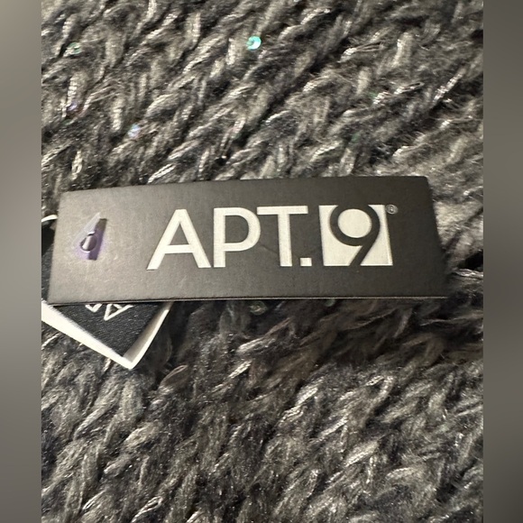 Apt 9 scarf NWT. - Picture 3 of 7